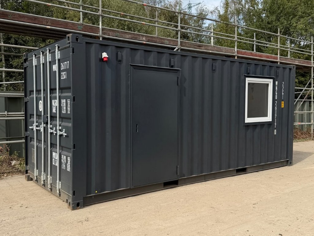 20-Fuß-Container individuell für mehr Funktionalität ausgestattet